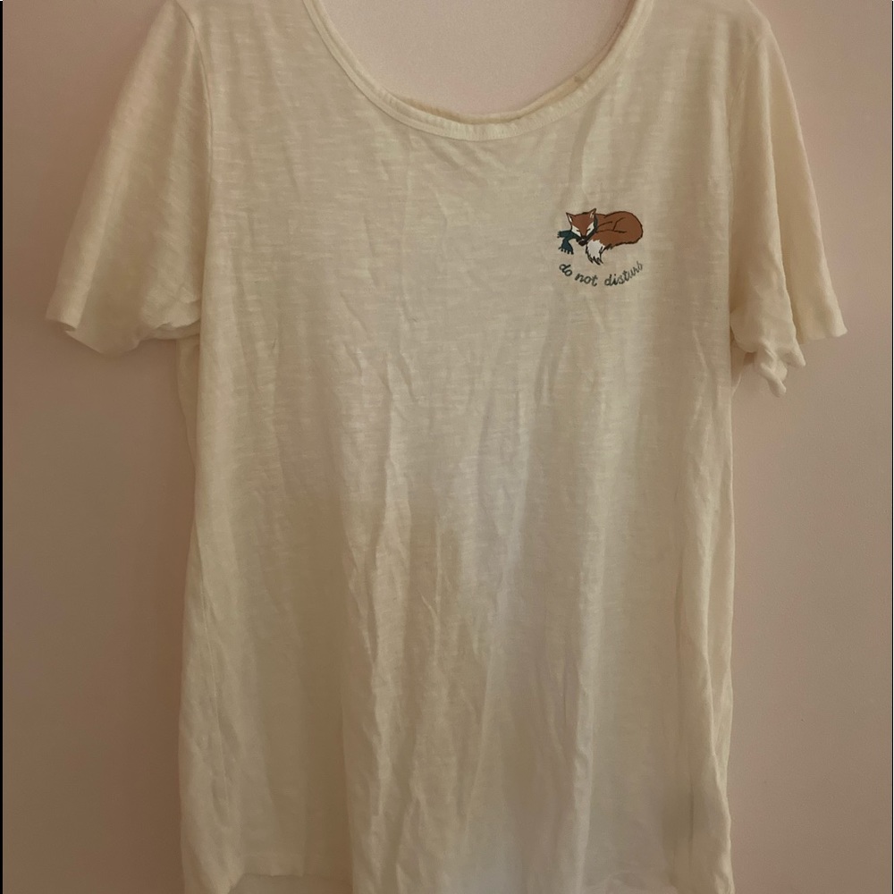 Old navy cream colored fox t-shirt.